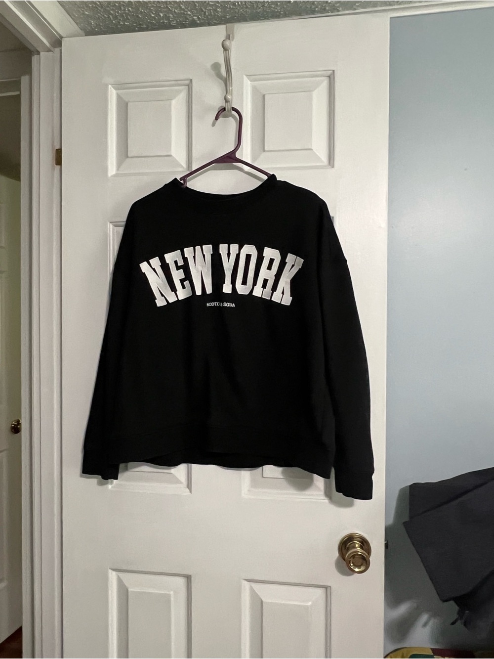 Women’s Sweatshirt like new. Very comfy!